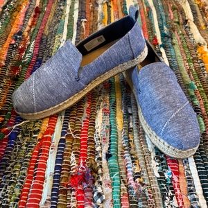 Women’s TOMS Shoes Slip Ons Size 5.5 Navy Blue Rope Wrap around shoe